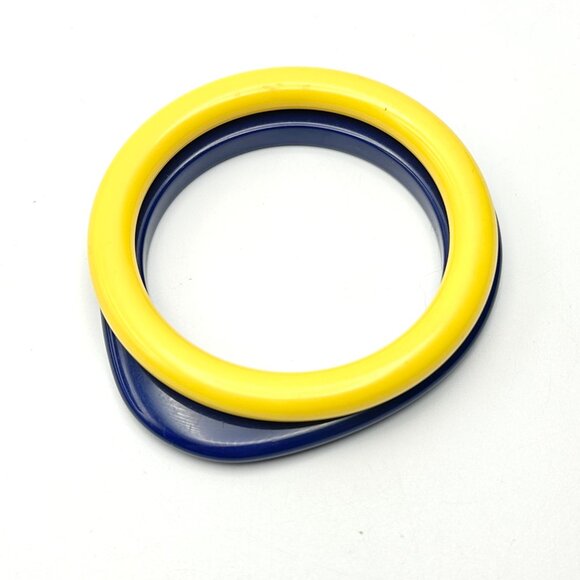1970s Vintage Blue Oblong & Yellow Lucite Bangle Duo— Sized 7 3/4 & X 8— EUC - Picture 11 of 15
